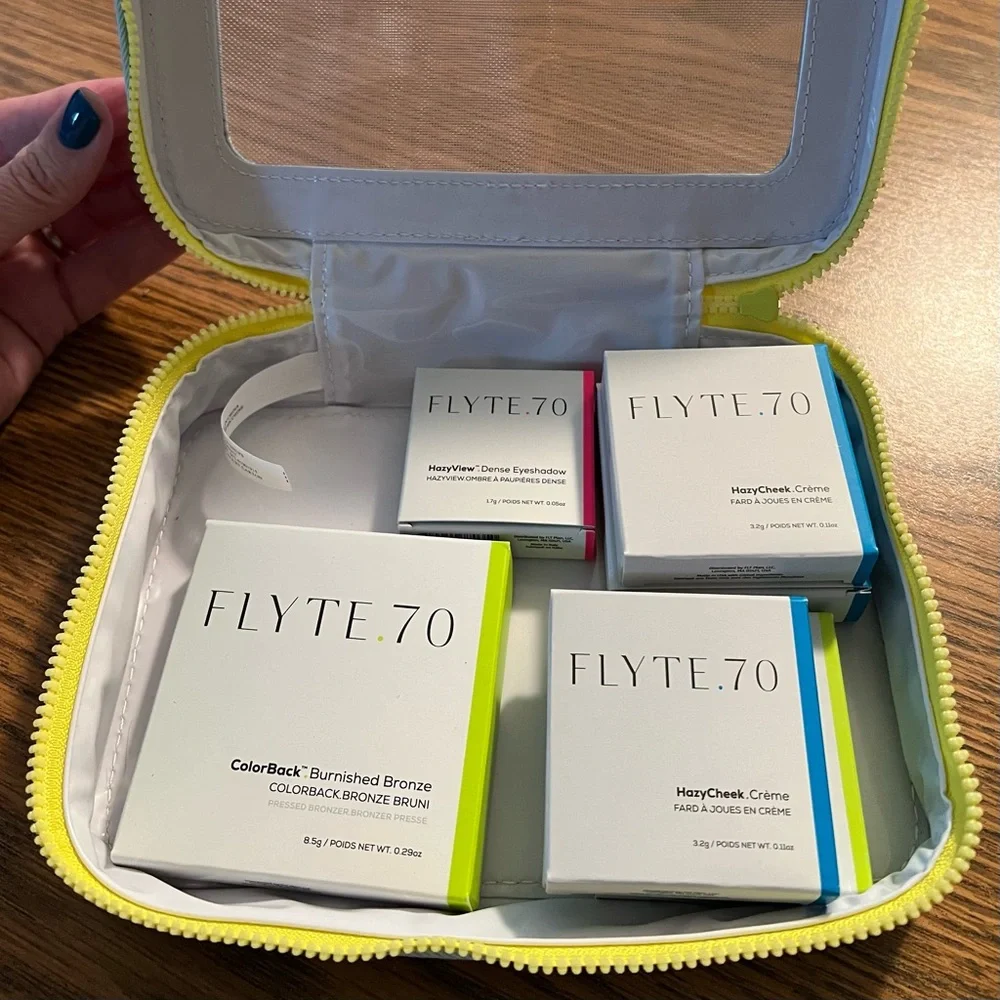 Flyte 70 Makeup Set with ColorBack, HazyView, HazyCheek, & make-up bag